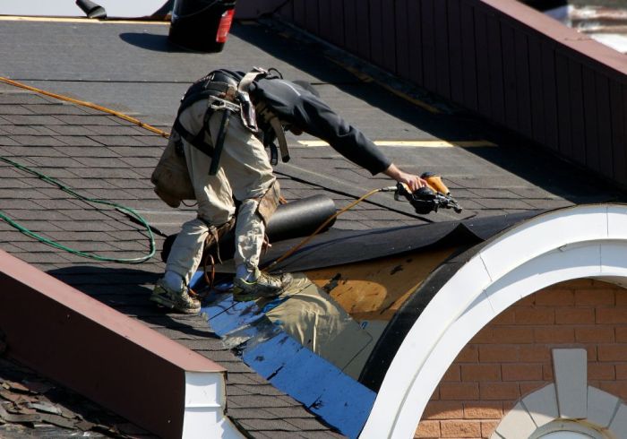 What to consider before choosing a roofing contractor